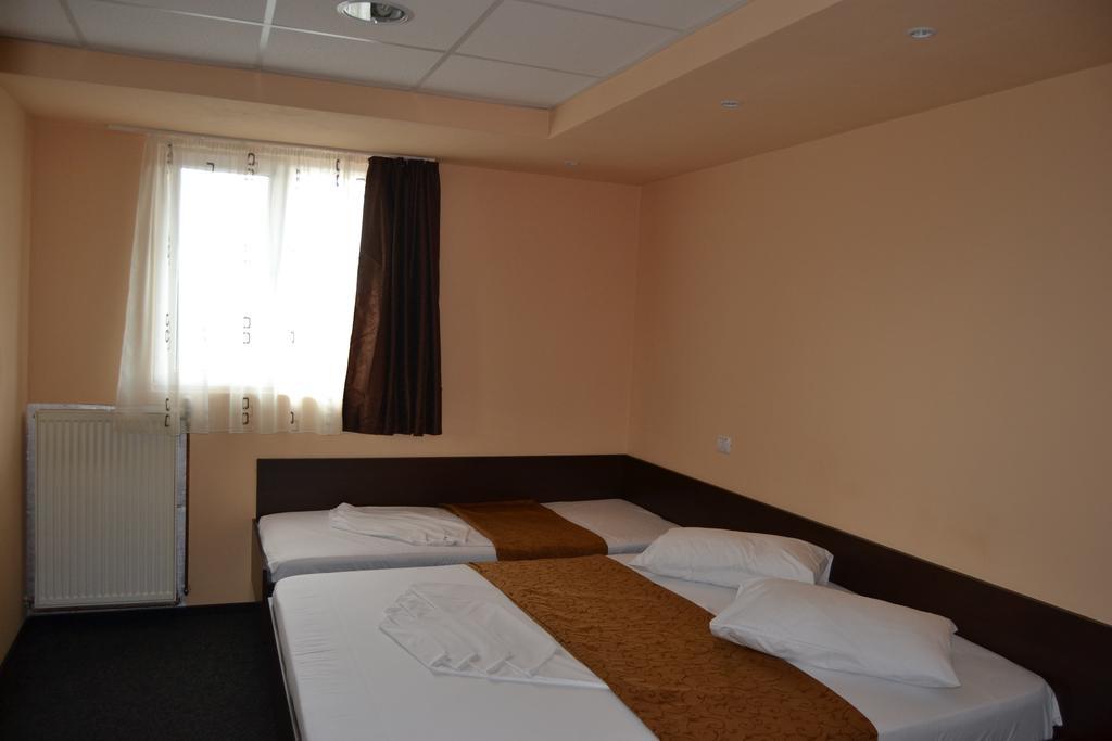 Casa Gorjeneasca Hotel Târgu Jiu Habitación foto